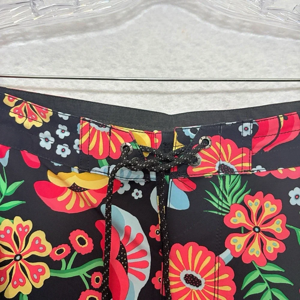 Vissla Swim Shorts Mens 34 Board Floral Upcycle Cocotex Stretch Trunks Surf NEW